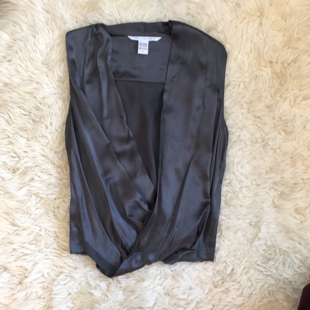 Diane Von Furstenberg 100% silk vest/blouse